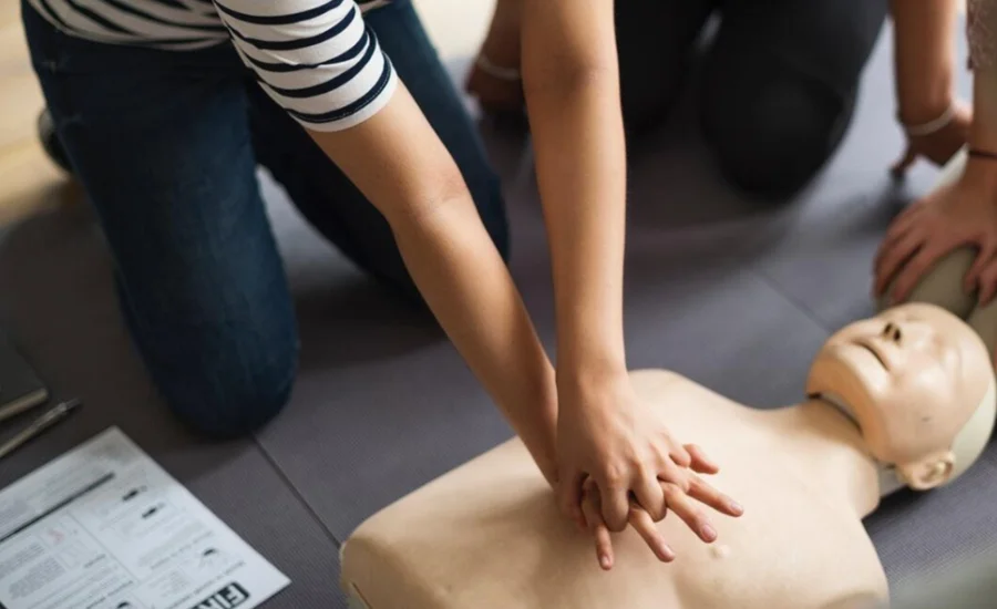 When to Use CPR vs BLS